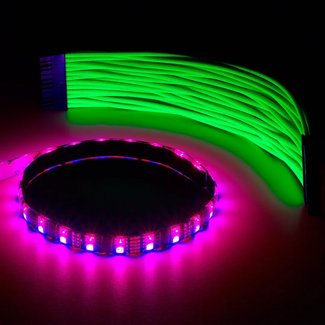 CableMod WideBeam Hybrid LED Strip 30cm RGB/UV