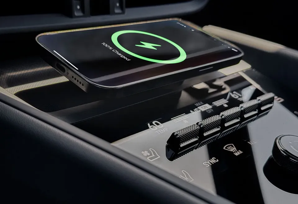 IQwire MagSafe iPhone lader Porsche Macan Electric zwart