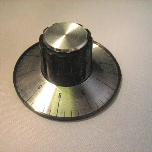 T.E.G. Knop 21x45mm boog 360° schroefknop