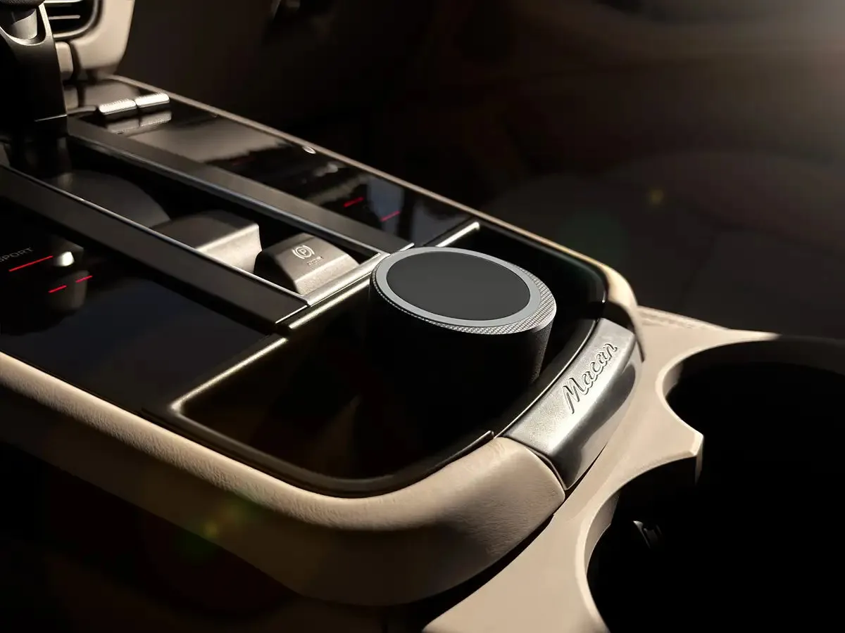 IQwire MagSafe draadloze autolader Porsche Macan 2022+ carbon